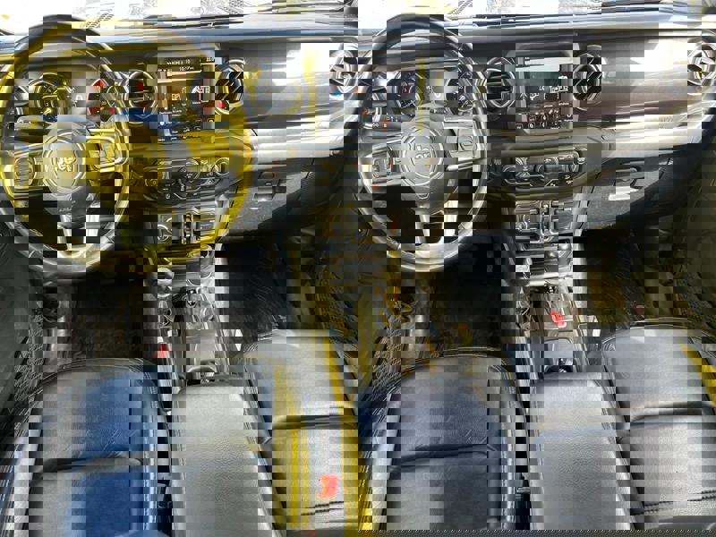 Image Jeep WRANGLER 2.2 CRDI 200 Unlimited Sahara BVA 8 GPS Carplay Clim bi-zone Caméra Siège cuir Attelage Gtie 1 an